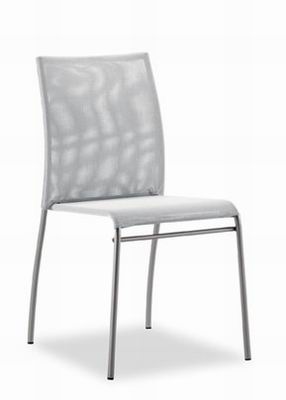 Sedia GINGER impilabile  Sedia con struttura in metallo satinato  color alluminio .Seduta e schienale in tessuto a rete di pvc nei colori: bianco,grigio,rosso,nero,testa di moro,arancio.  
 Prezzi iva esclusa.